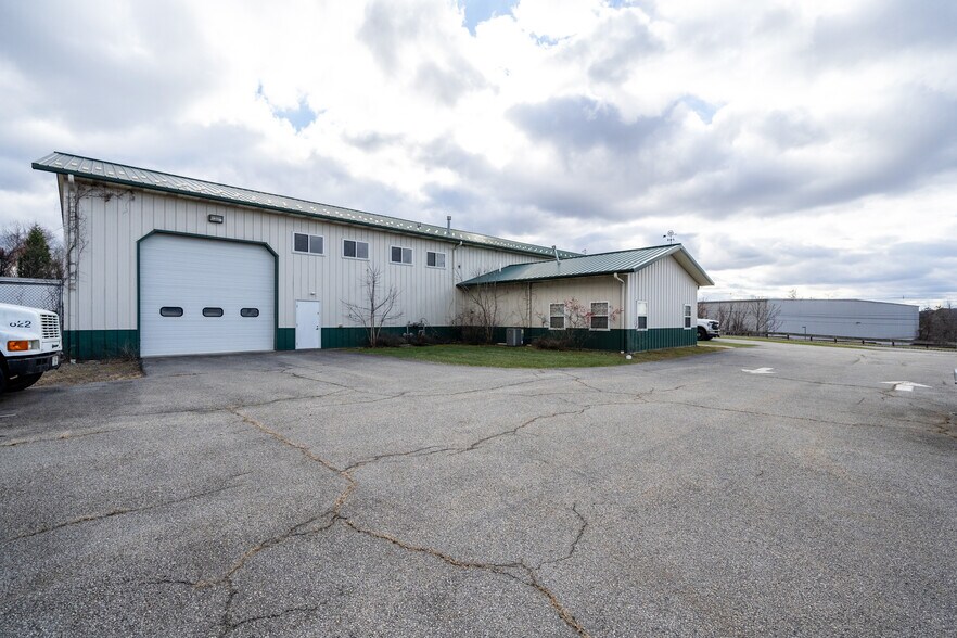 More Photos Of 10 Park Dr, Franklin Warehouse For Lease