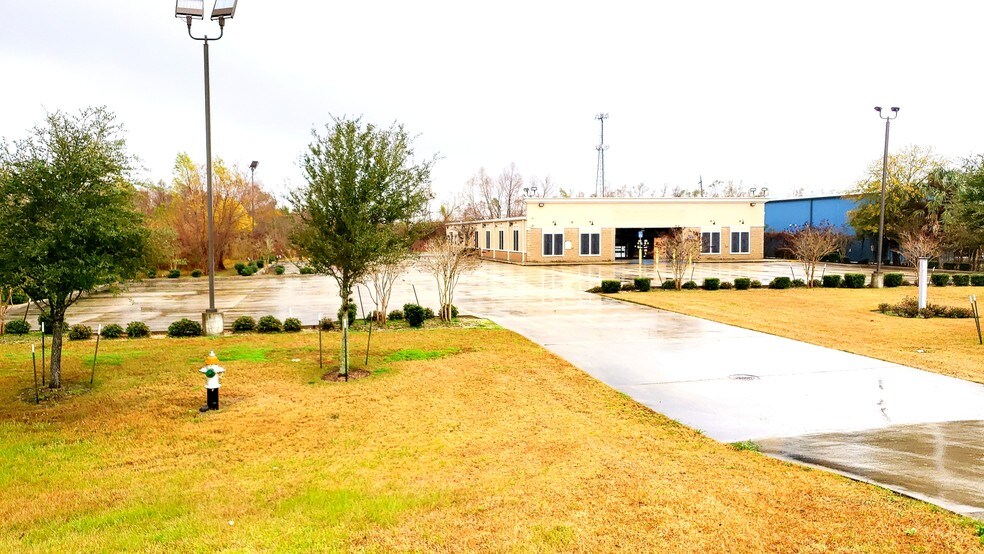 More Photos Of 13100 Chef Menteur Hwy, New Orleans General Retail For Sale