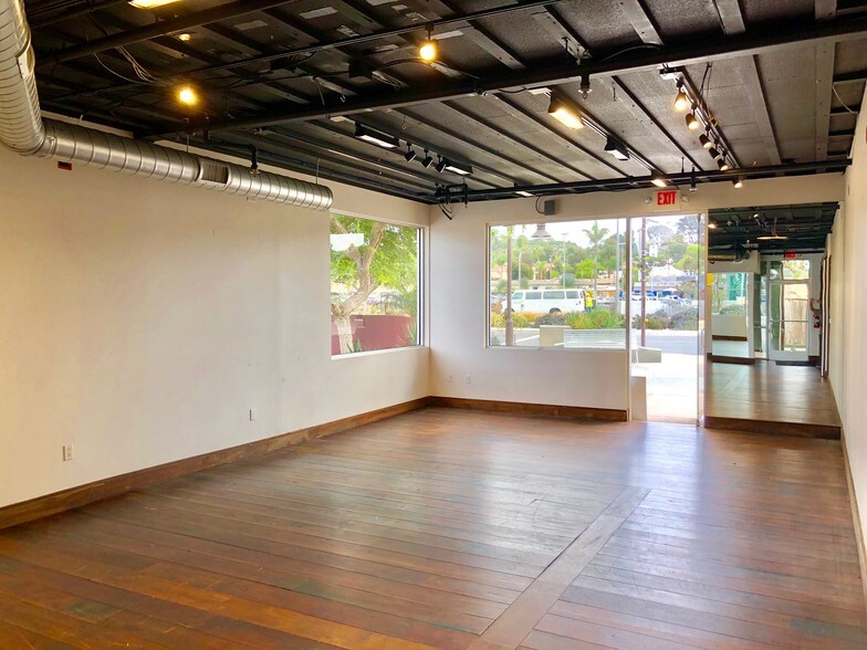 More Photos Of 153 N Highway 101, Solana Beach Storefront Retail Office For Lease