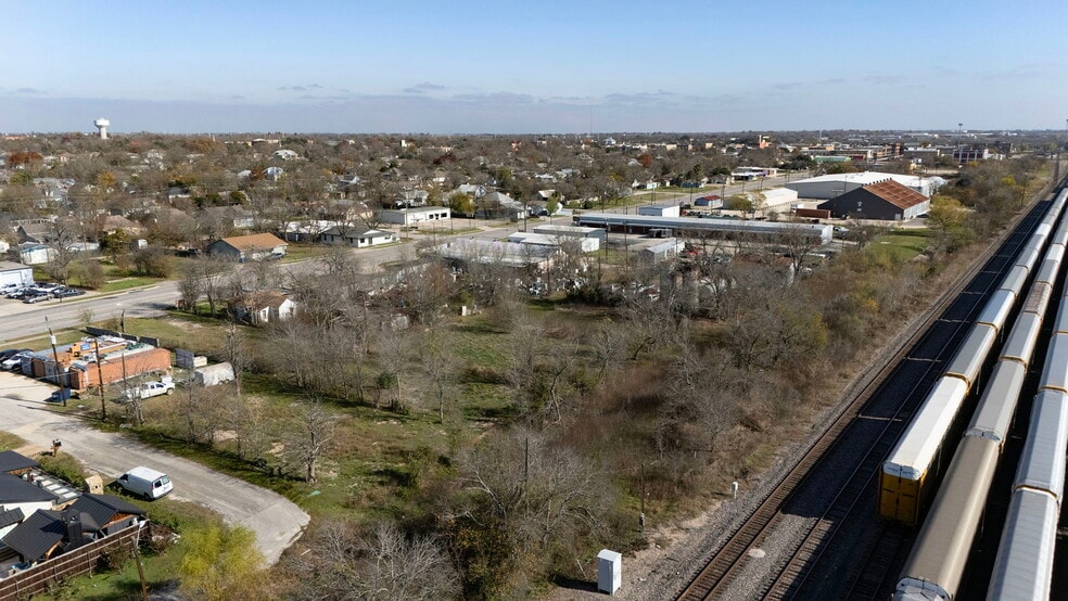 More Photos Of 919 W 2nd St, Taylor Land For Sale