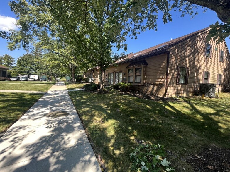 More Photos Of 1609 Woodbourne Rd, Levittown Office For Lease