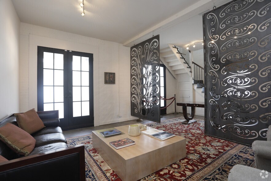 More Photos Of 2409 Commerce St, Houston Freestanding For Lease