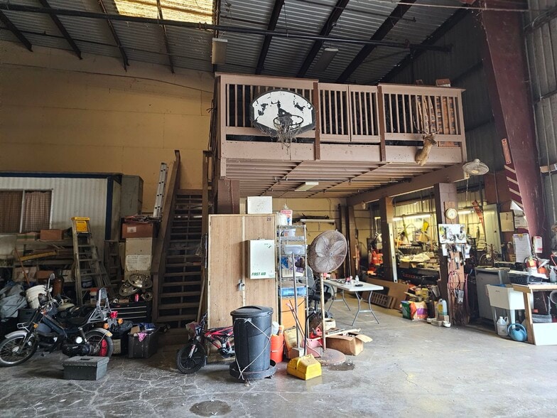 More Photos Of 96-1276-1276 Waihona St, Pearl City Warehouse For Lease