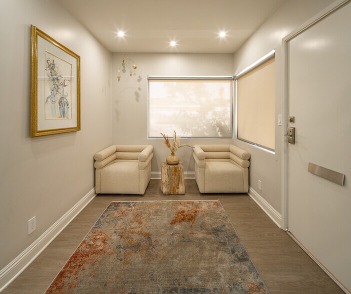 More Photos Of 10724 Riverside Dr, North Hollywood Medical For Lease