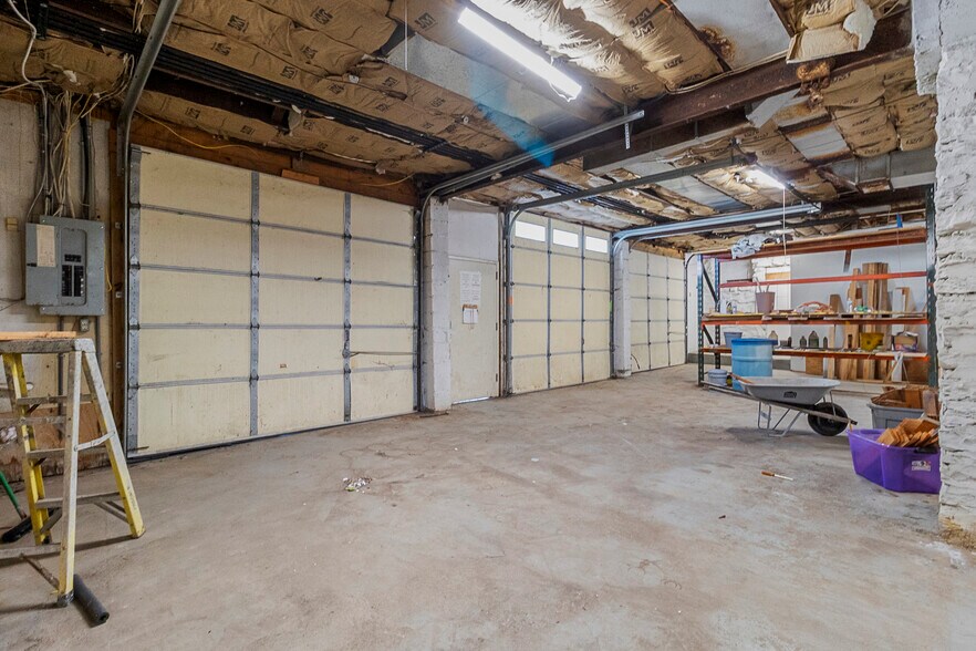 More Photos Of 1119-1123 Merriam Ln, Kansas City Office For Sale