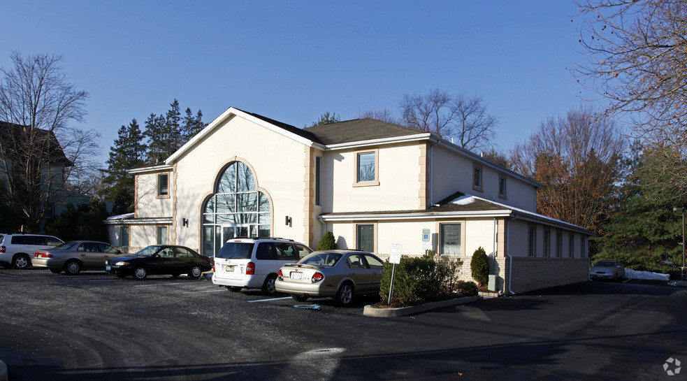 Primary Photo Of 215 E Laurel Rd, Stratford Medical For Lease