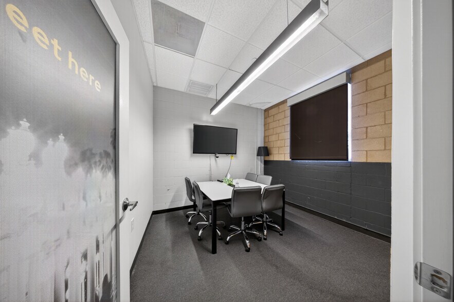 More Photos Of 3500 W Burbank Blvd, Burbank Office For Sale