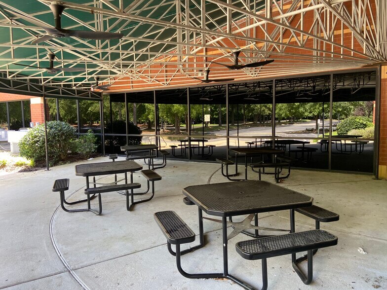 More Photos Of 400 Butler Farm Rd, Hampton Office For Lease