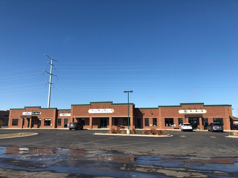 More Photos Of 2625 Development Dr, Green Bay Storefront Retail Office For Lease
