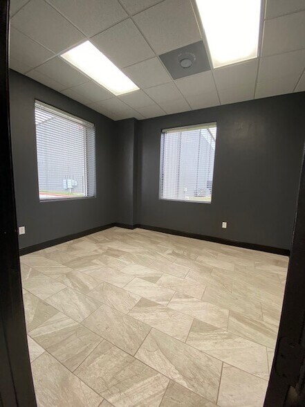 More Photos Of 1620 FM 1960 Rd, Houston Warehouse For Lease