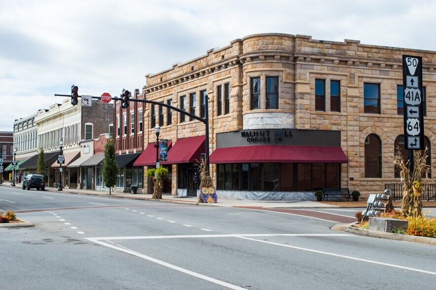 More Photos Of 105 N High St, Winchester Storefront Retail Office For Lease