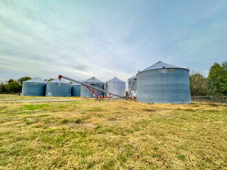 More Photos Of 600 Quitman St, Sledge Land For Sale