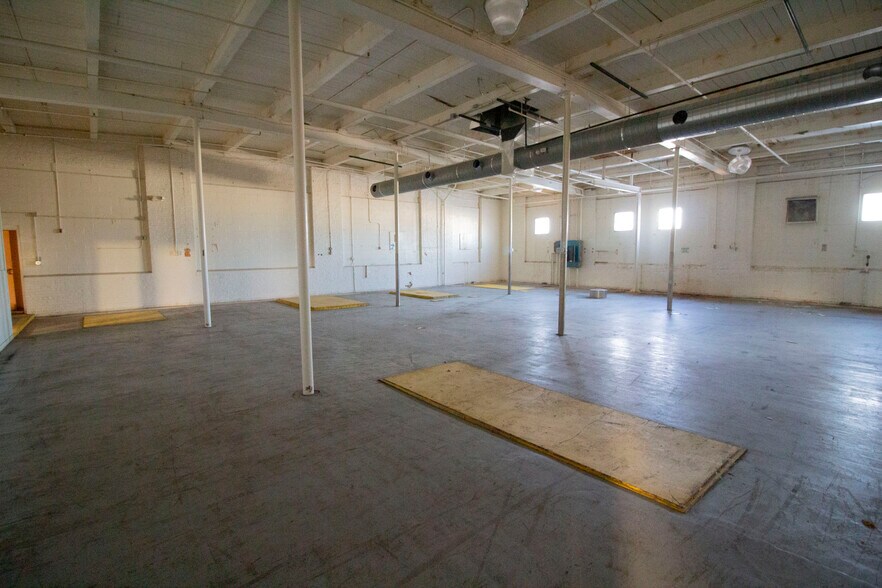 More Photos Of 126 Avenue C, Springfield Manufacturing For Sale