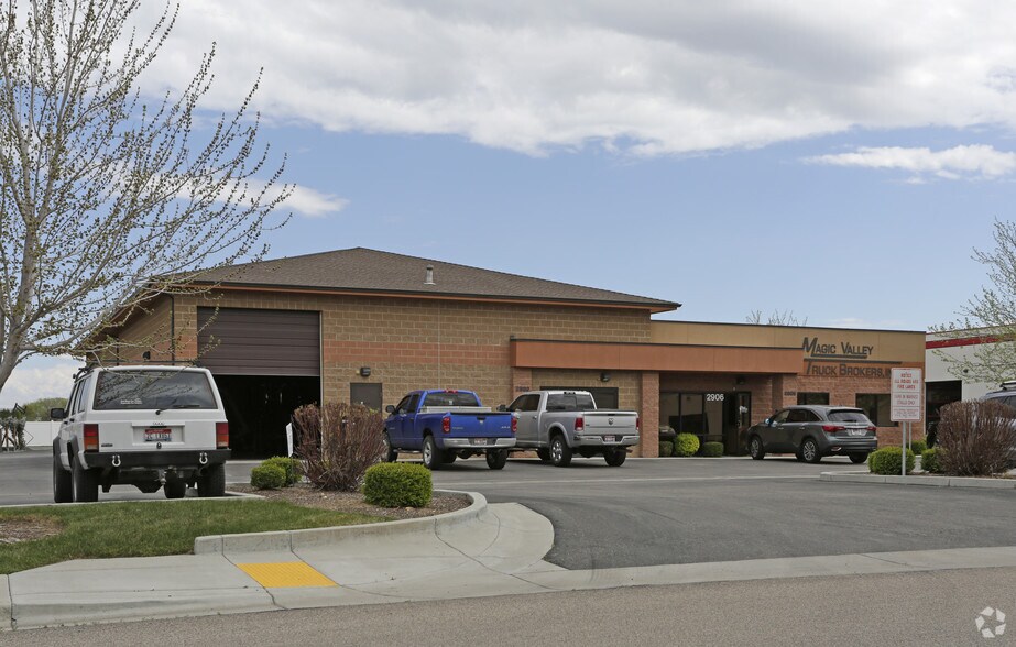 More Photos Of 2902-2906 S Featherly Way, Boise Warehouse For Lease