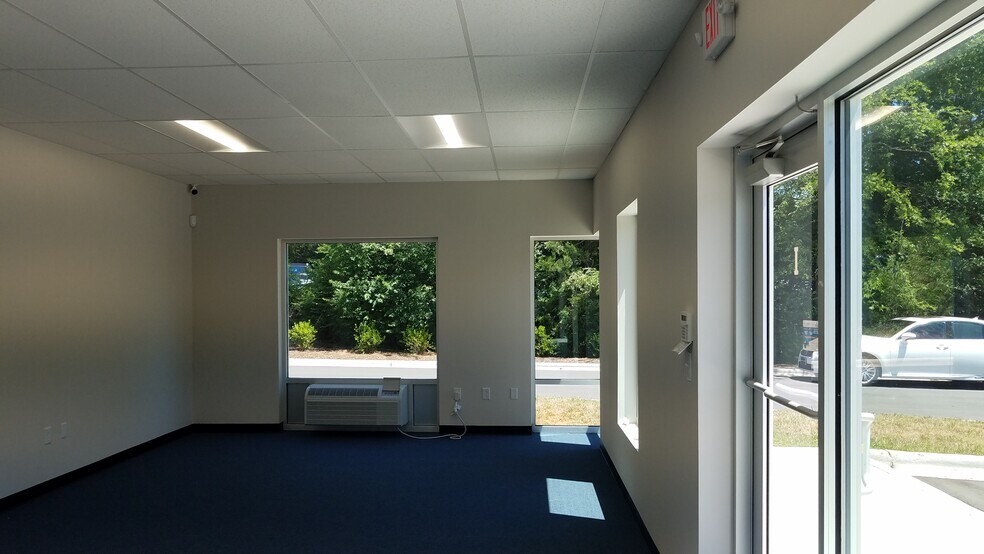 More Photos Of 3605 Latrobe Dr, Charlotte Warehouse For Lease