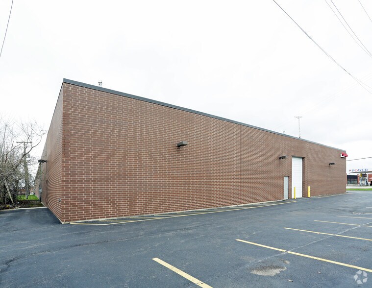 More Photos Of 545-549 W Lake St, Elmhurst Warehouse For Lease