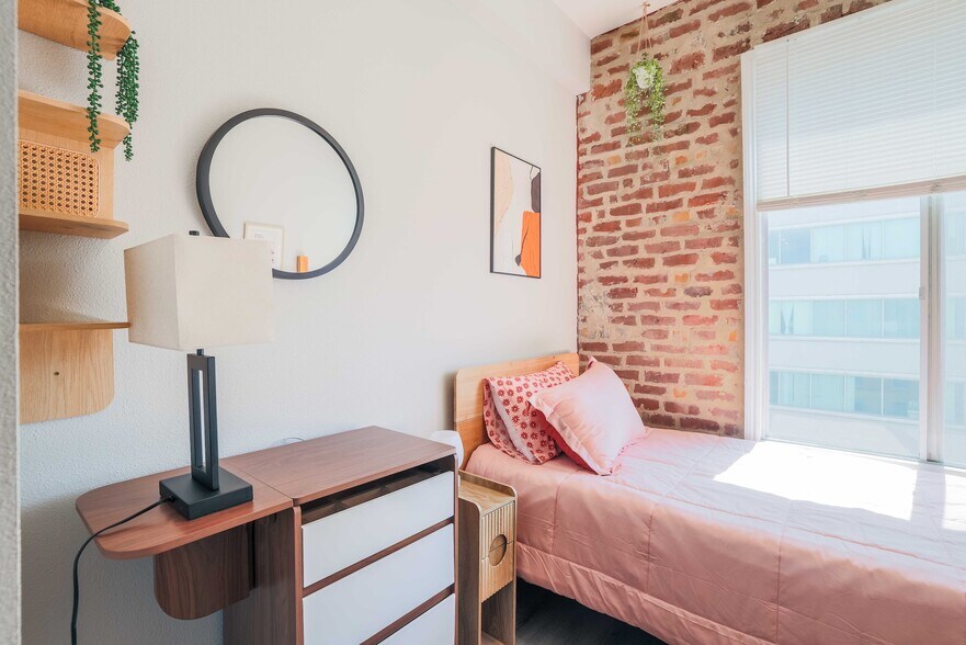 More Photos Of 392 11th St, Oakland Apartments For Sale