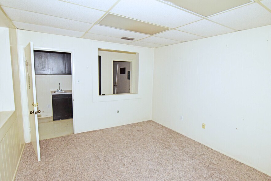 More Photos Of 1003 S County Rd W, Odessa Office For Lease