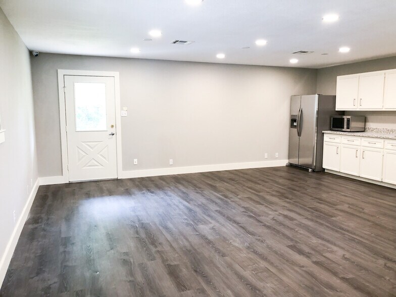 More Photos Of 9410 Anderson Mill Rd, Austin Loft Creative Space For Lease