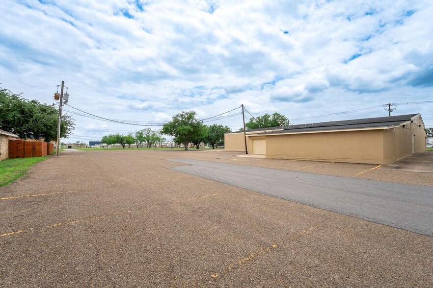 More Photos Of 2602 N Texas Blvd, Weslaco Freestanding For Sale