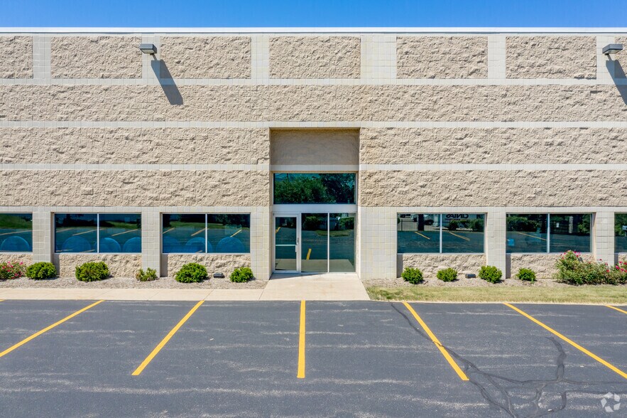 More Photos Of 9750 S Oakwood Park Dr, Franklin Manufacturing For Lease