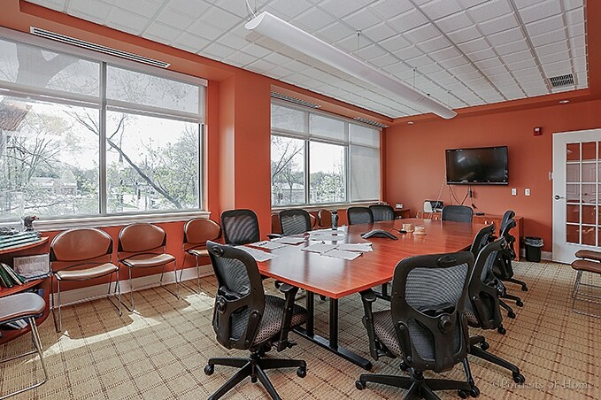 More Photos Of 127 N Walnut St, Itasca Office Residential For Lease