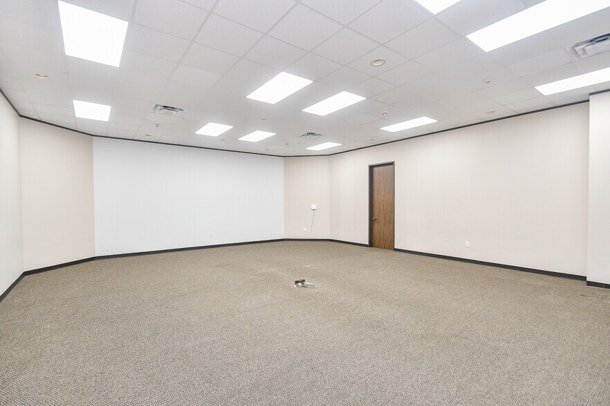 More Photos Of 15366 Park Row, Houston Office For Sale