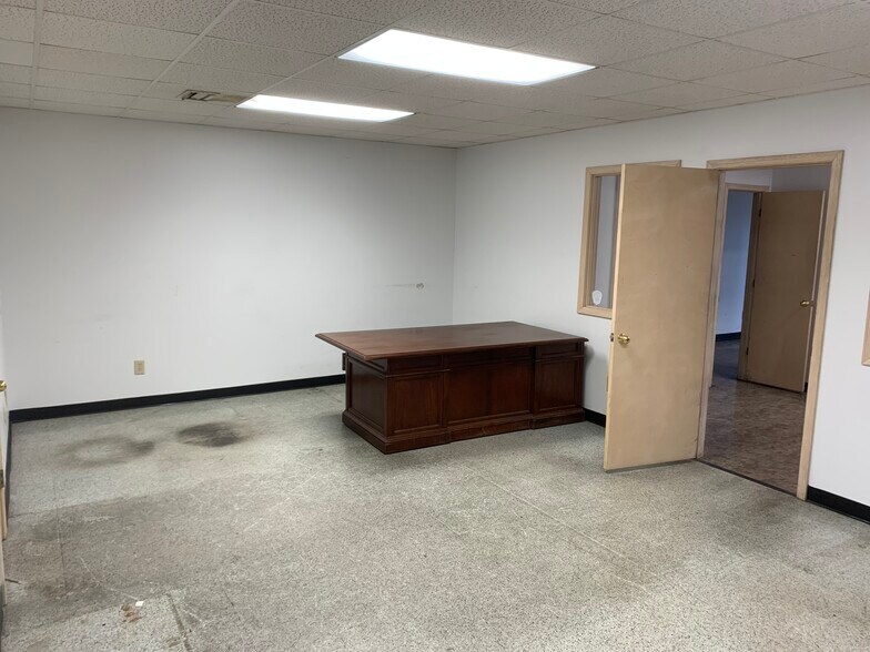 More Photos Of 1455 McCain Pky, Pelham Industrial For Lease