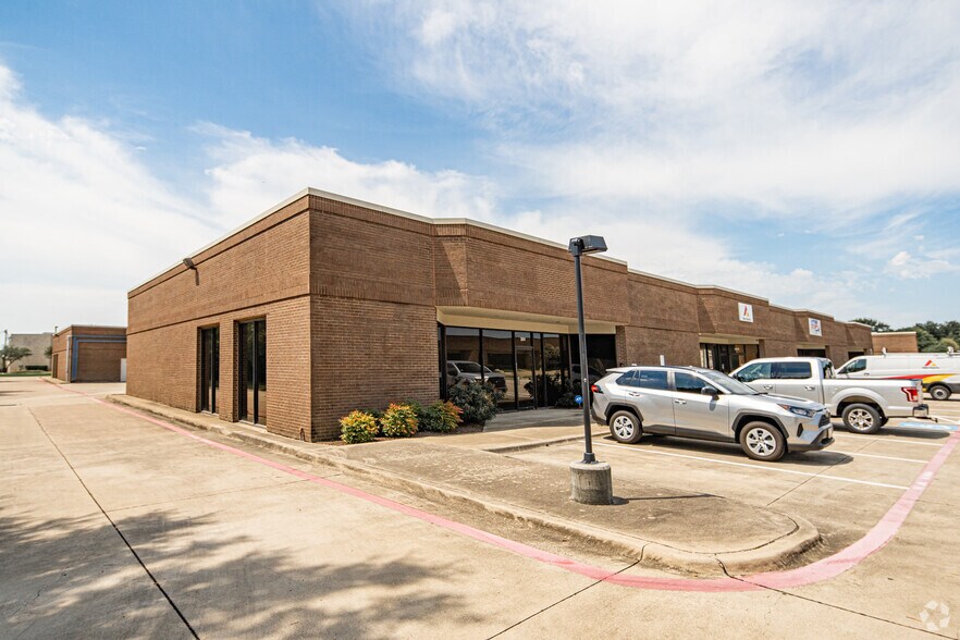 More Photos Of 1313 Valwood Pky, Carrollton Unknown For Lease