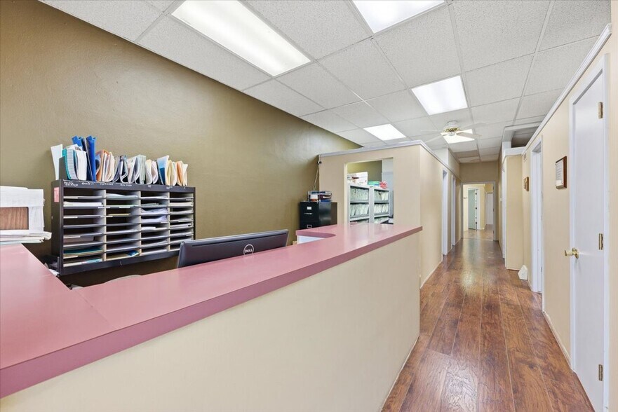 More Photos Of 24 N Walnut St, Glenwood Medical For Sale