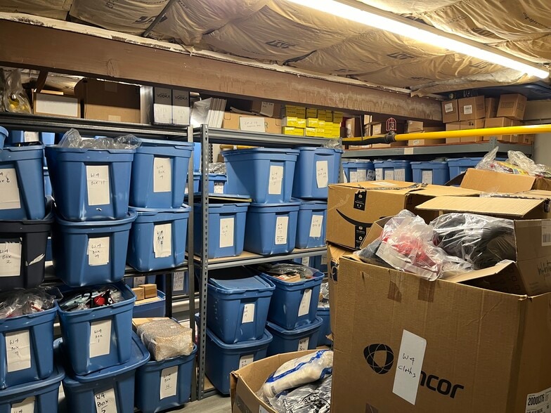 More Photos Of 122 W Pomona Ave, Monrovia Warehouse For Lease