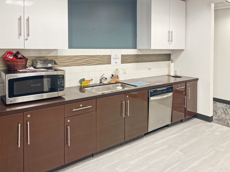 More Photos Of 510 Clinton Sq, Rochester Coworking Space