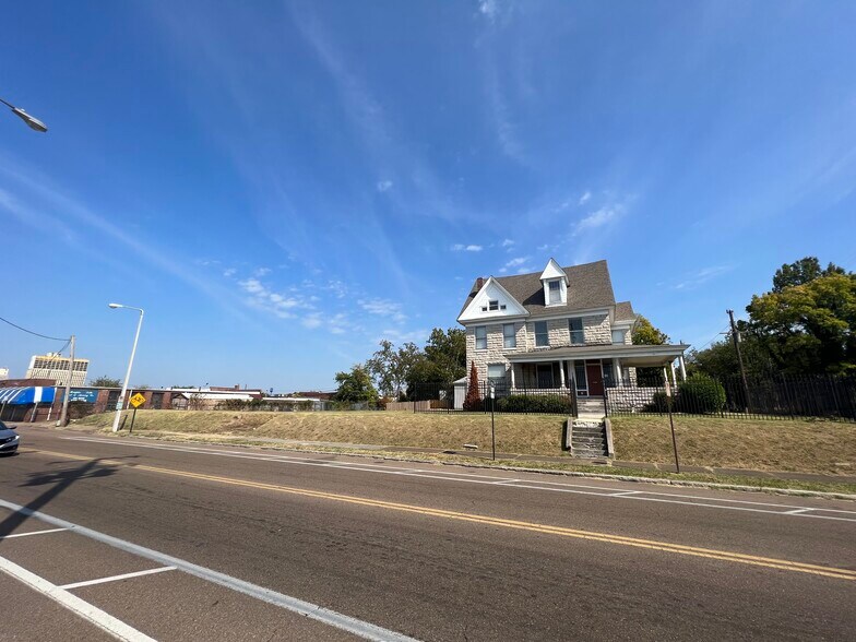 More Photos Of 320 East St, Memphis Office For Sale