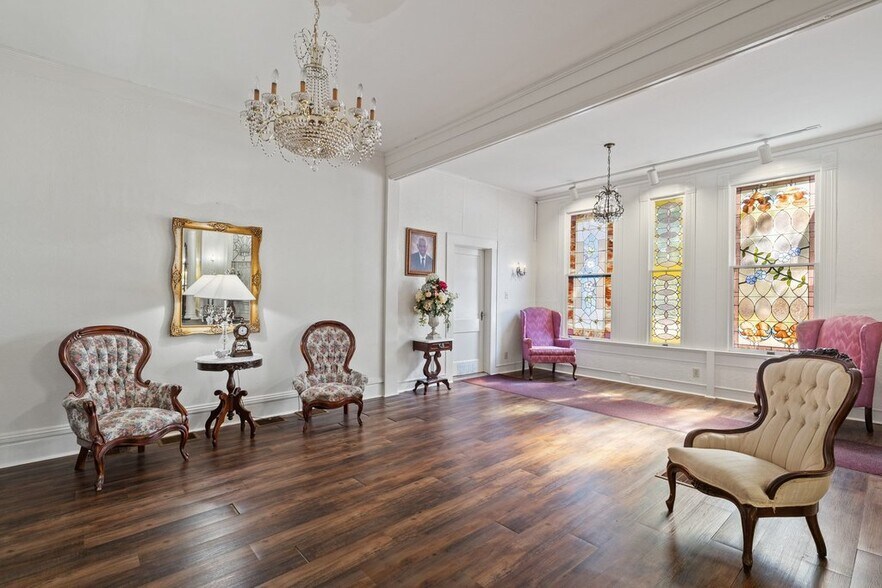 More Photos Of 503 Talbot St, Taylor Funeral Home For Sale