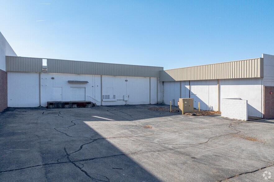 More Photos Of 7980 US Highway 64, Bartlett General Retail For Sale