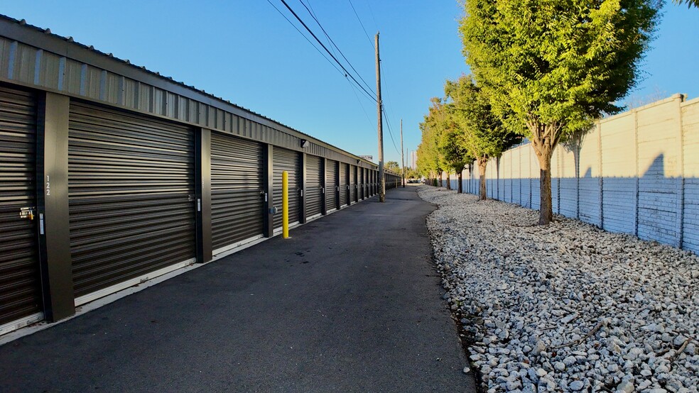 More Photos Of 4500 Biddle Ave, Wyandotte Self Storage For Sale