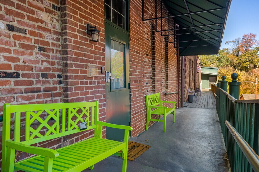 More Photos Of 2287-2293 Peachtree Rd NE, Atlanta Storefront Retail Office For Lease