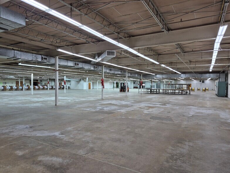 More Photos Of 100 S Main St, La Crosse Warehouse For Lease