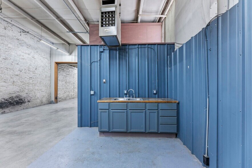 More Photos Of 403 Maple St, Overbrook Industrial For Sale