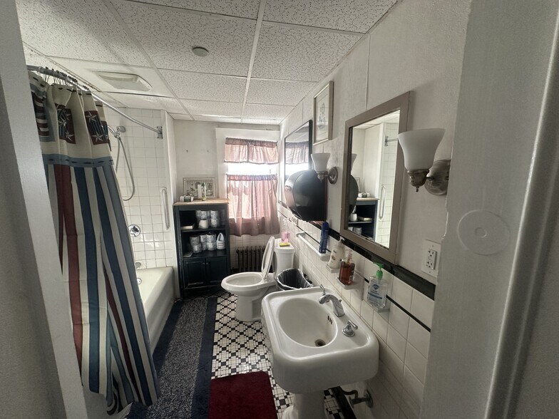 More Photos Of 8 Elm St, Leominster Dormitory For Sale