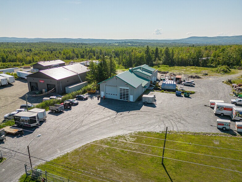 More Photos Of 9900 Boul Bourque, Sherbrooke Service For Lease