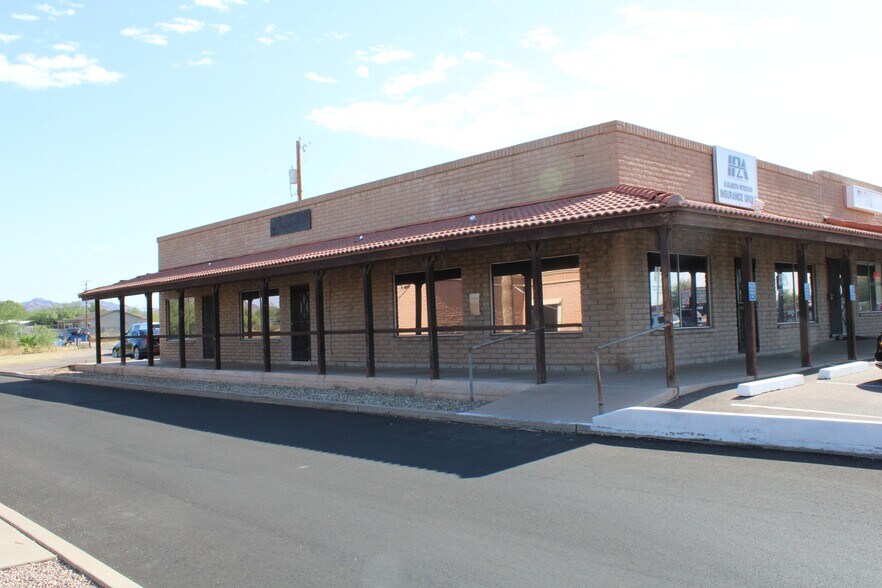 More Photos Of 1000 W Apache Trl, Apache Junction Freestanding For Sale