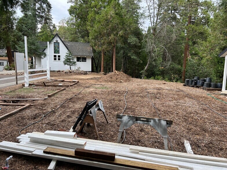 More Photos Of 27410 State Highway 189, Lake Arrowhead Storefront For Lease