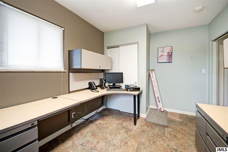 More Photos Of 3600 Spring Arbor Rd, Jackson Office For Lease