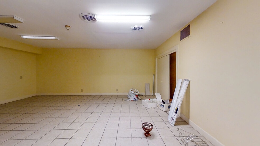 More Photos Of 1015 13th St, Columbus General Retail For Sale