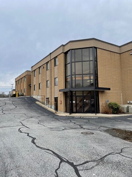 More Photos Of 5586 Post Rd, East Greenwich Office For Lease