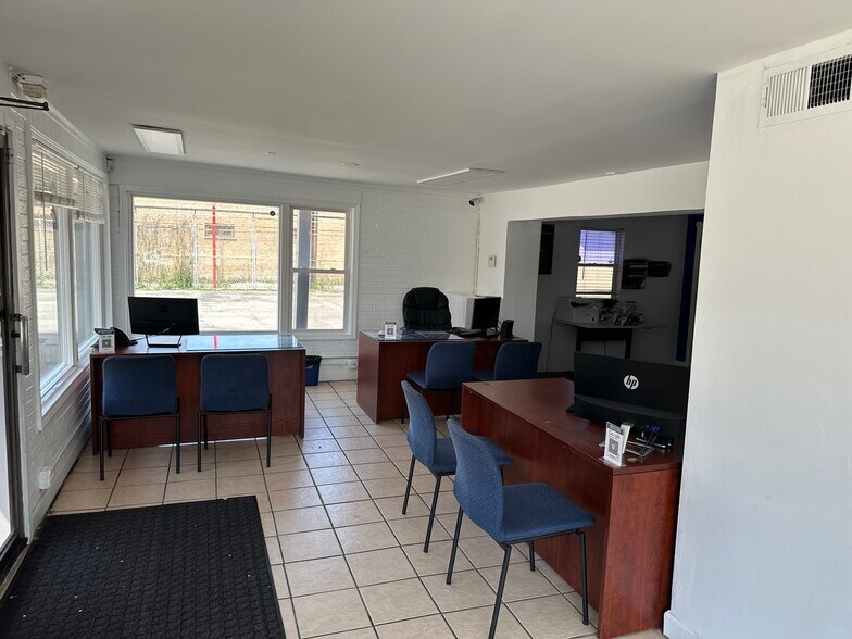More Photos Of 2435 N Cicero Ave, Chicago Auto Dealership For Sale