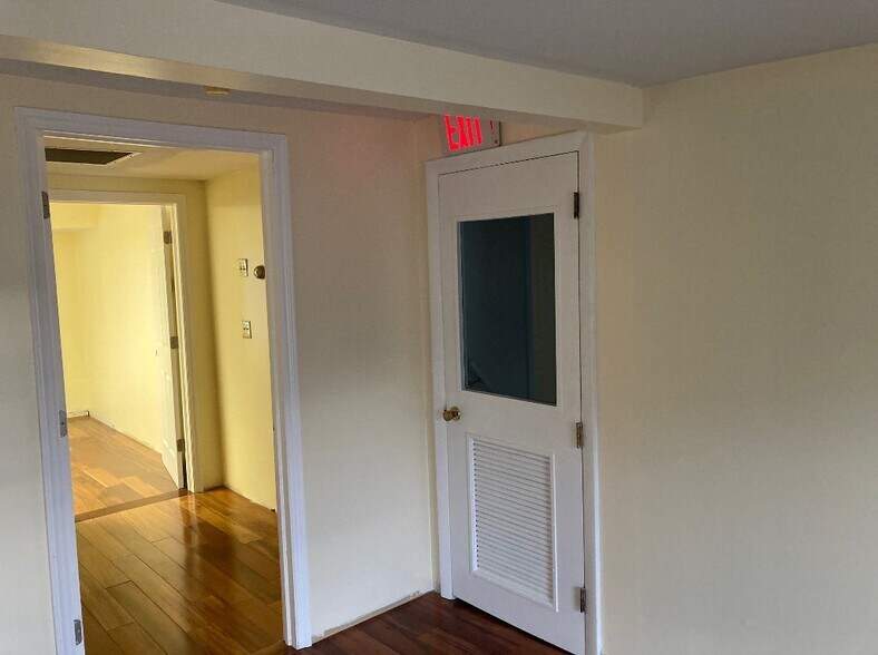 More Photos Of 531-535 W Main St, Norwich Medical For Sale