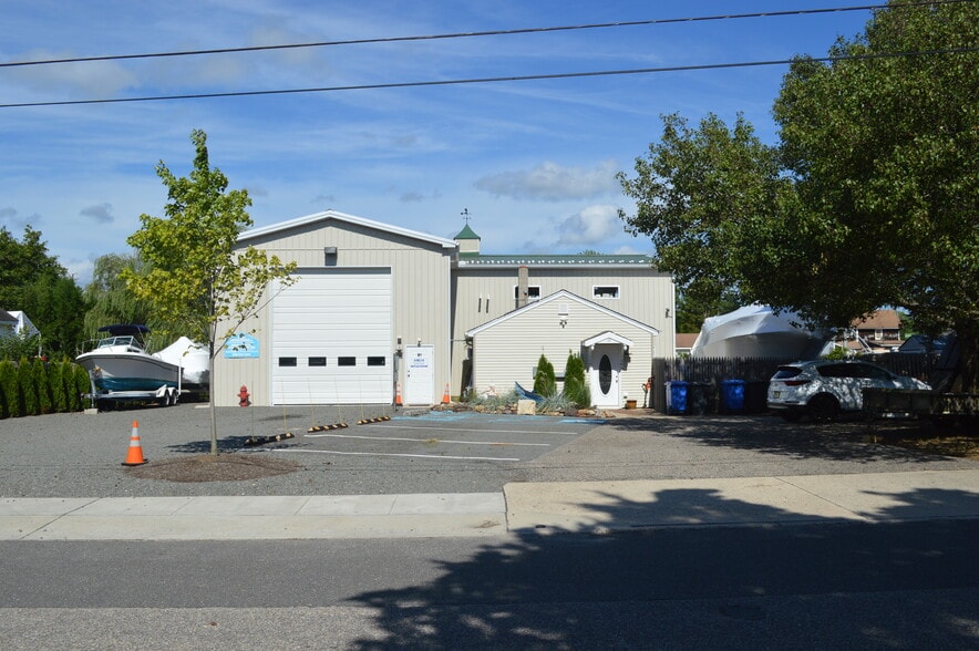 Primary Photo Of 10 Park Ave, Stafford Showroom For Sale