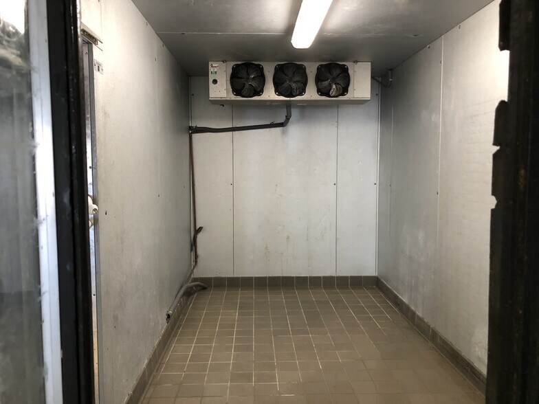 More Photos Of 923 N Miami Blvd, Durham General Retail For Lease